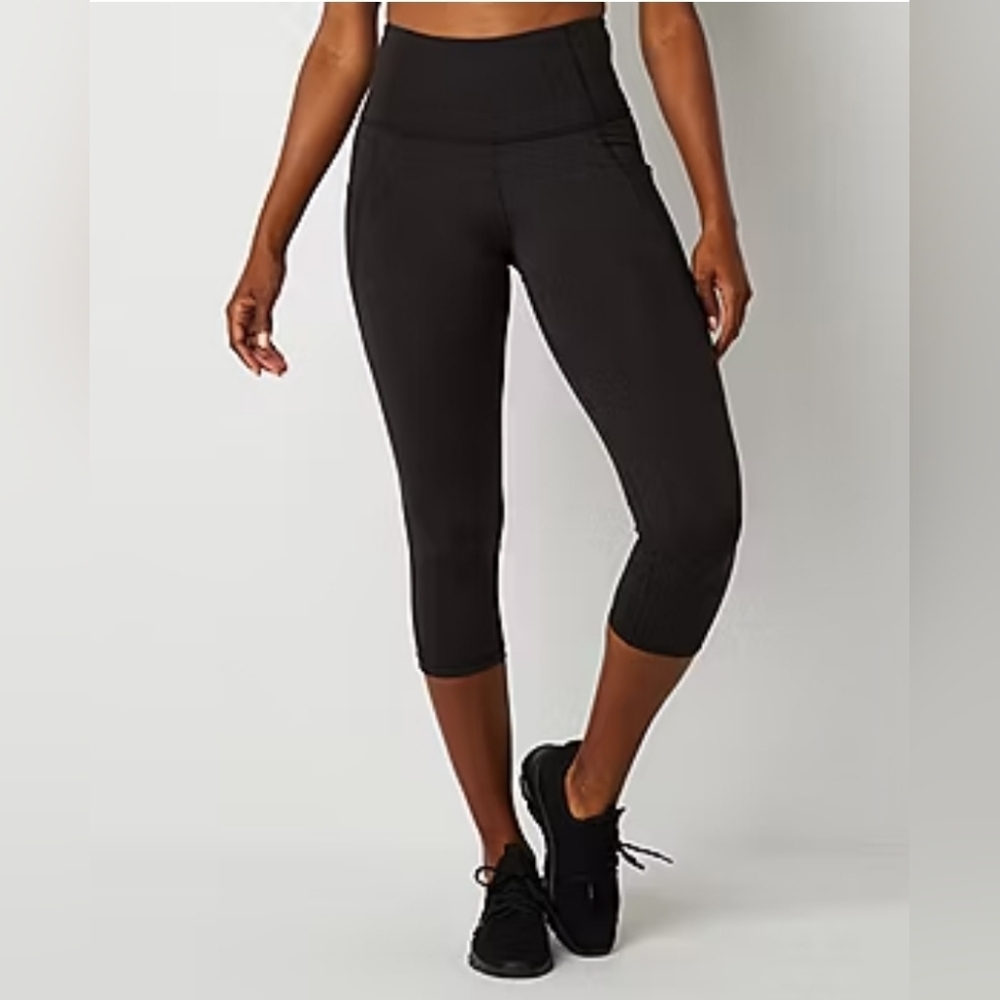 Xersion Petite EverUltra High Rise Stretch Fabric Capris. Size Small
